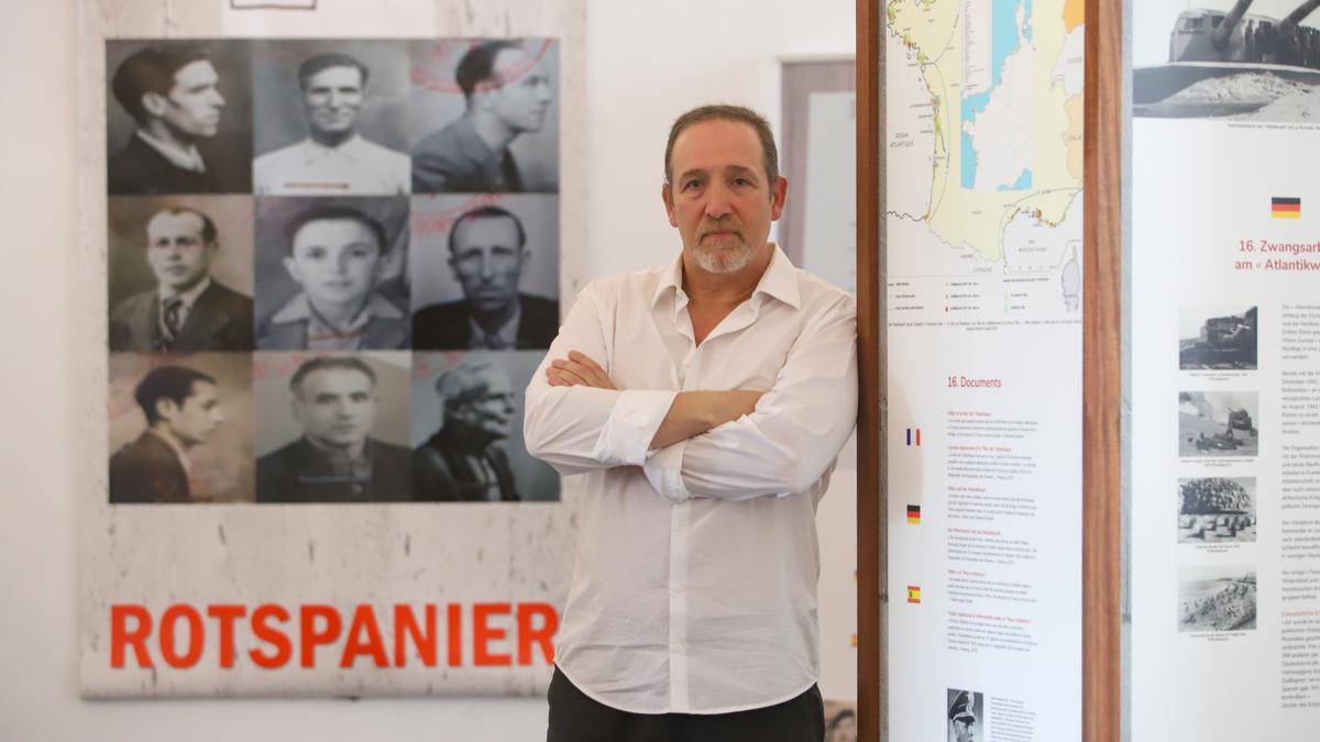 Francisco Acosta, en la exposición sobre los 'rotspanier' en la Diputación de Córdoba.