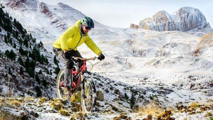 Las rutas en BTT por la provincia de Huesca son una posibilidad tanto en verano como en invierno.