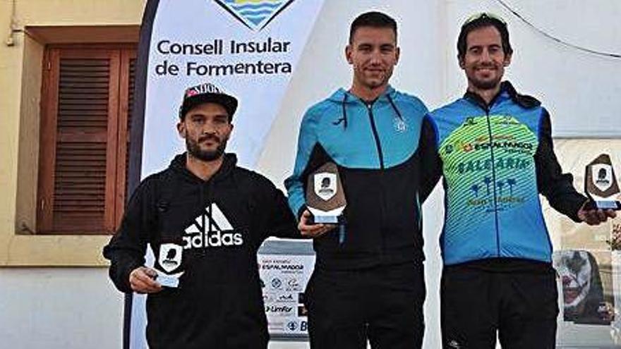 Ricard Marí, Adrián Guirado y Daniel González en el podio.