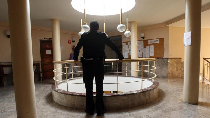 Puerta Inminente De La Seguridad Del Bebé De Escaleras Foto de