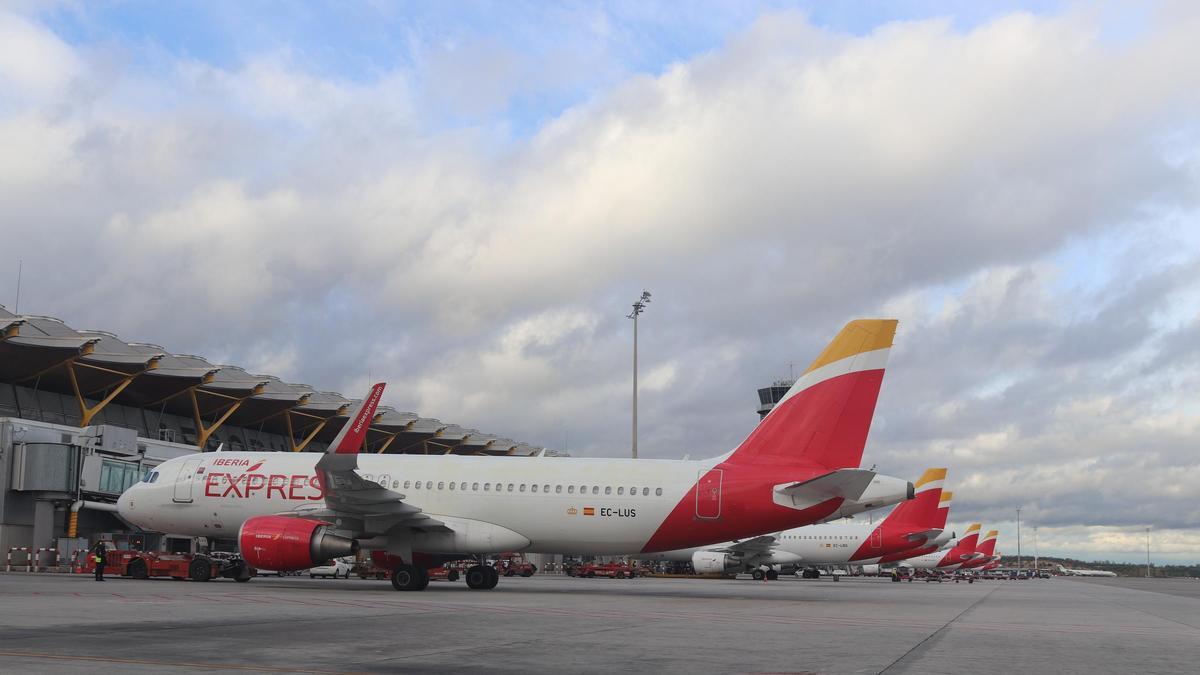 Aviones de Iberia Express en el Aeropuerto de Madrid Barajas