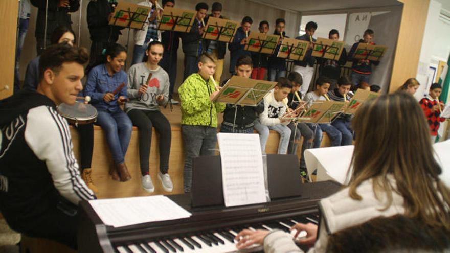 La orquesta realiza diferentes conciertos a lo largo del curso.