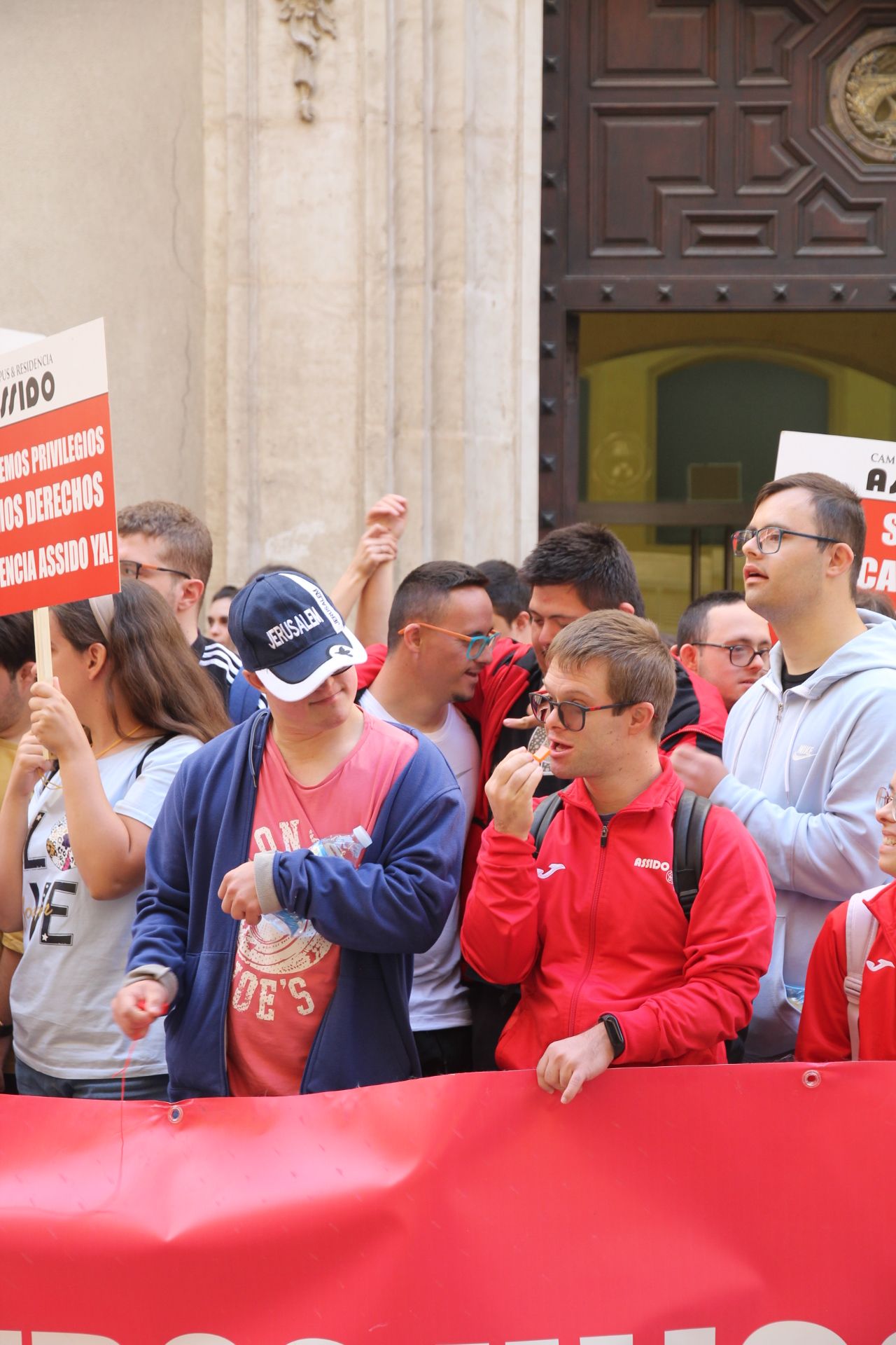 Concentración de Assido en Murcia ante la CHS