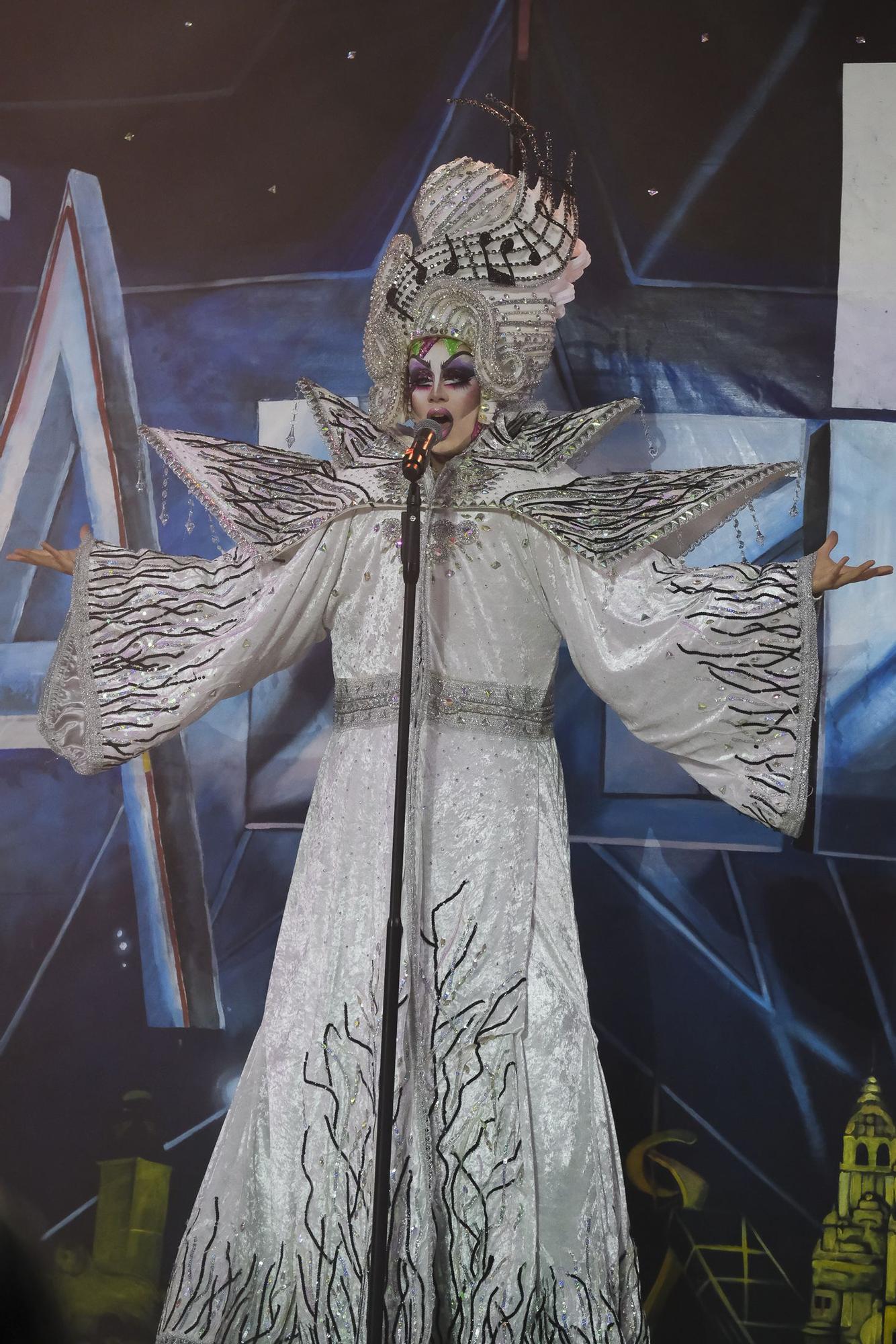 Actuación de Drag Shiky en la Gala Drag del Carnaval de Las Palmas 2022