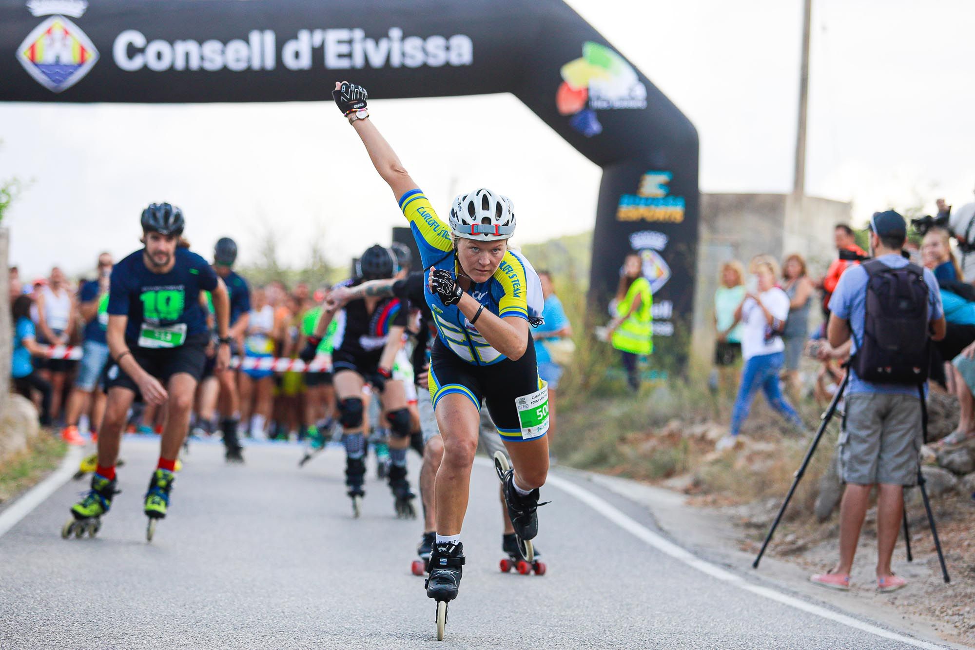 Búscate en la galería de imágenes de la Cursa 10K Pla de Sant Mateu