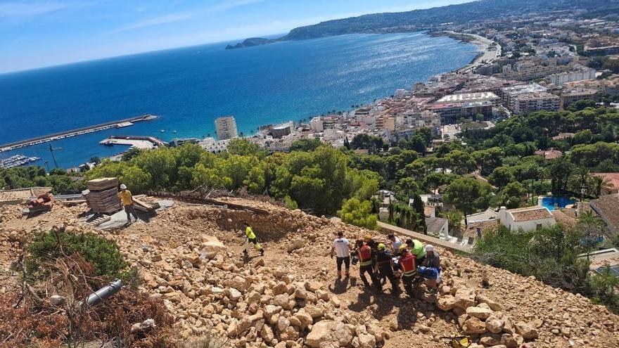 Accidente laboral en Xàbia: un obrero cae de 7 metros en un chalé en obras de la Corona