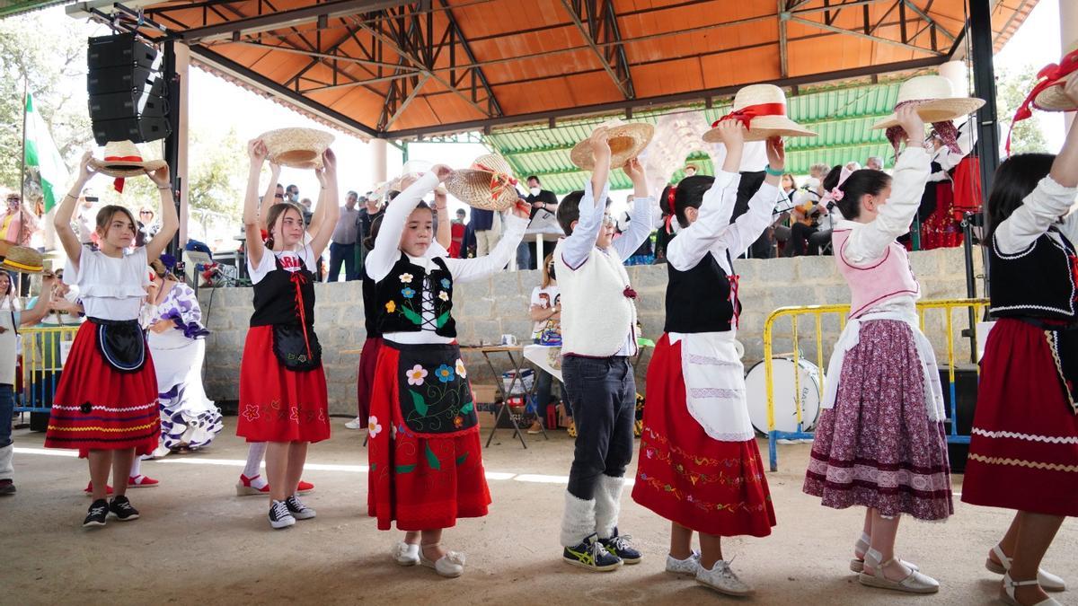 Actuación dentro de la romería de la Divina Pastora de Villaralto.