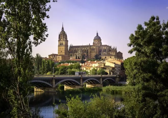Las 7 ciudades de España perfectas para descubrir después de los 65 años