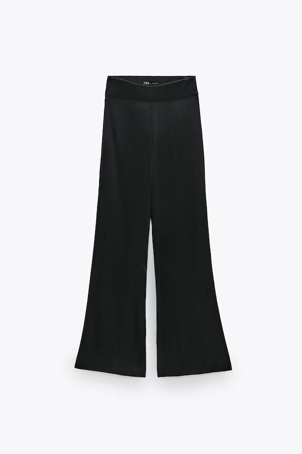 El pantalón sedoso negro