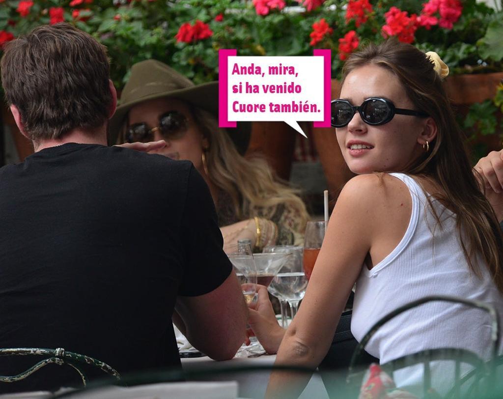 Liam Hemsworth y su novia en Los Ángeles