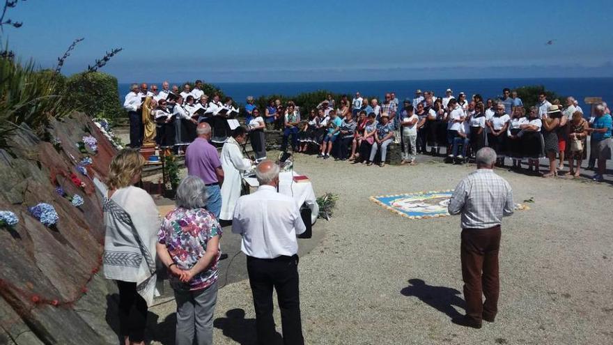 Coaña recuerda a los marineros fallecidos