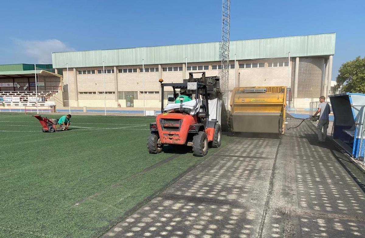 Trabajos en las instalaciones deportivas de Benifaió, en imagen de archivo.