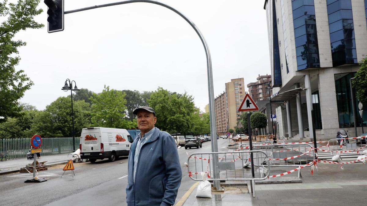 La avenida de Torcuato Fernández-Miranda en Gijón se llena de semáforos (en imágenes)