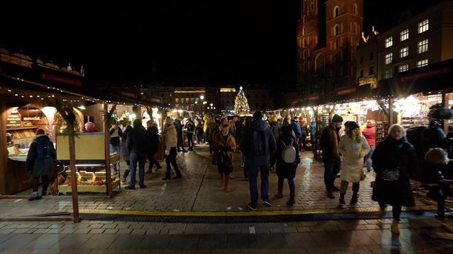 La Plaza del Mercado de Cracovia se llena de magia con la llegada de la Navidad