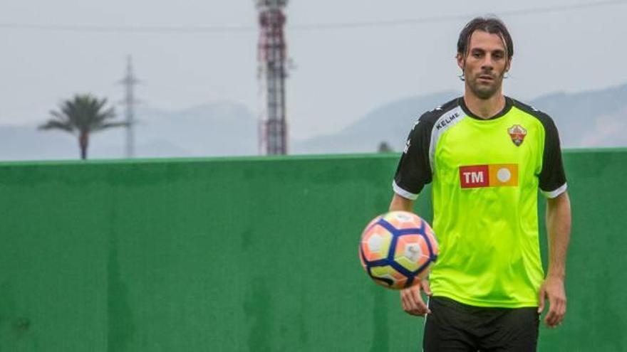 El capitán  apaga el incendio