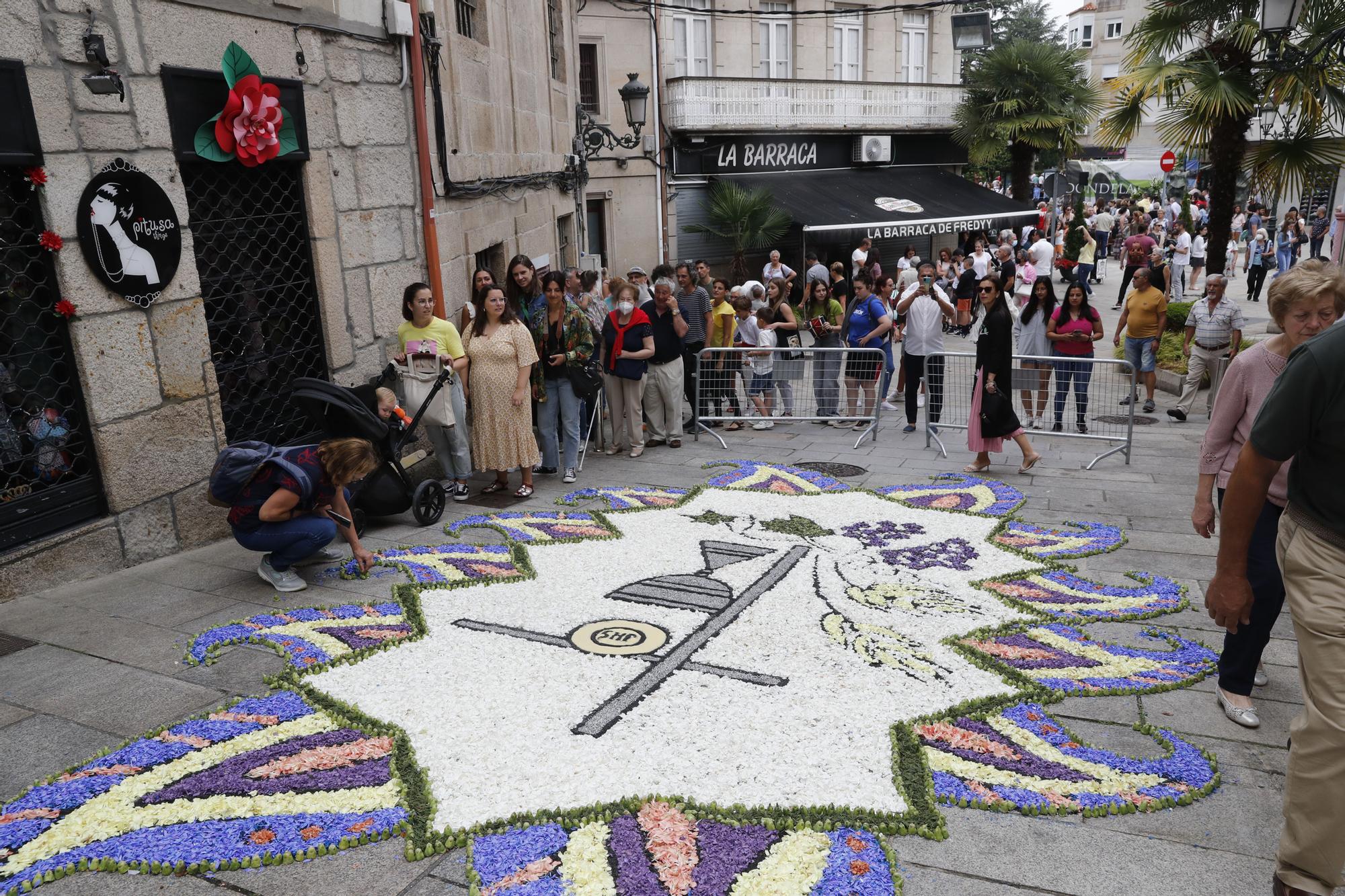 Redondela, cubierta por sus alfombras de flores