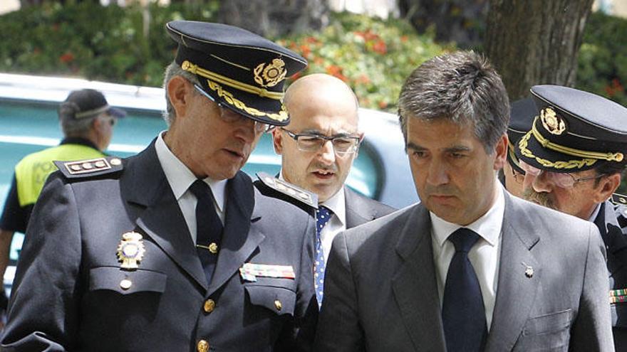 El comisario Pedro Garijo y el director general de la Policía.