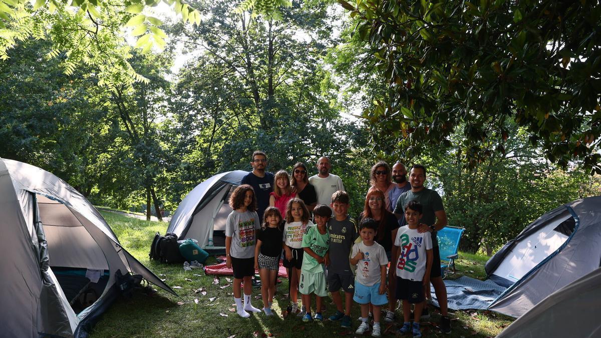 Familias en la acampada de Cafca.