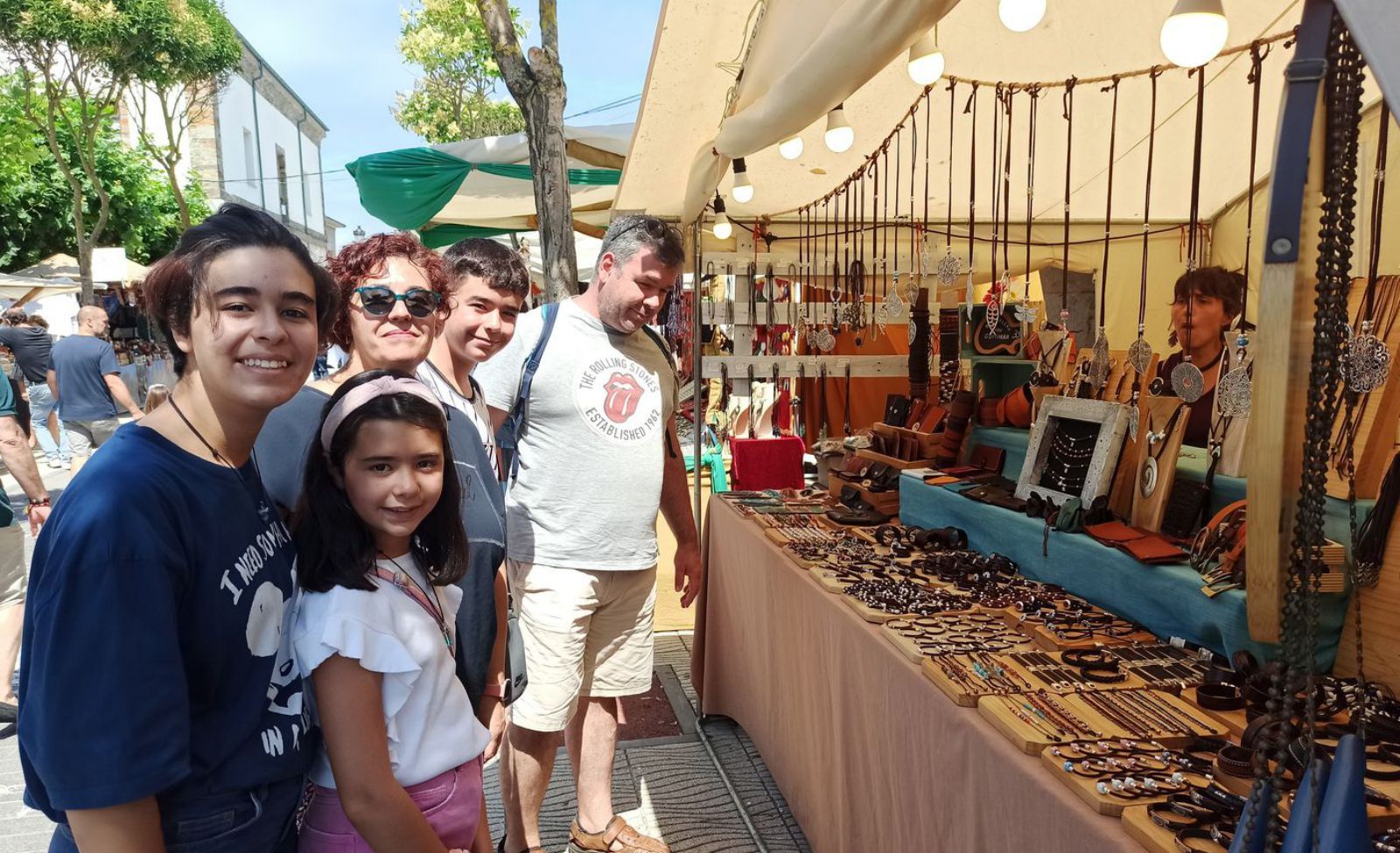 Desde la izquierda, Sara Sacristán, Irene Sacristán, Yolanda de las Hazas, Marcos Sacristán y Rafa Sacristán. | S. Arias 