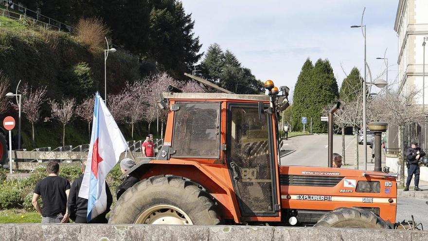 Protestas de los agricultores: decenas de tractores se concentran ante la Xunta