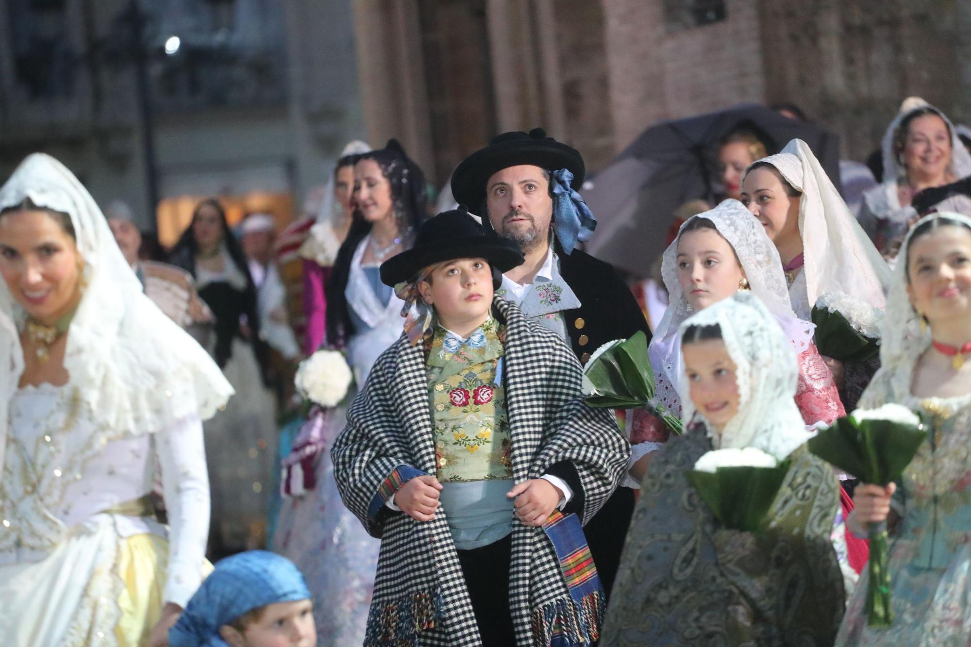 Búscate en el primer día de ofrenda por la calle de la Paz (entre las 19:00 a las 20:00 horas)