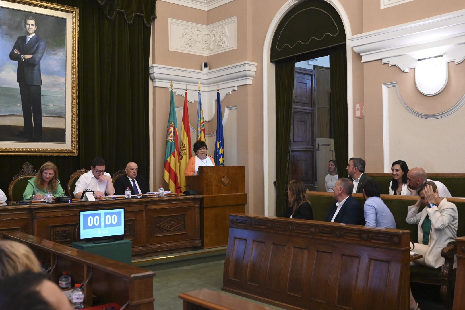 Las emotivas imágenes del último pleno de la legislatura en el Ayuntamiento de Castelló