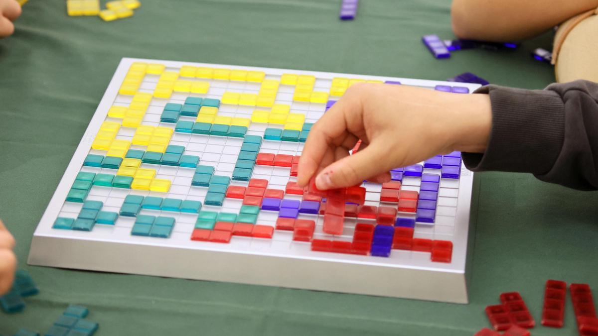 Al cercador de jocs es poden trobar més de 1.500 jocs i joguines i les botigues on aconseguir cada joc