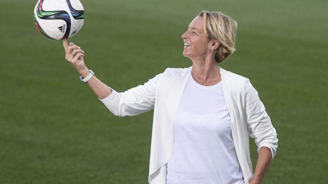 „Ich finde es richtig, kritisch zu hinterfragen, in welche Richtung die großen Sportevents gehen“: Martina Voss-Tecklenburg.