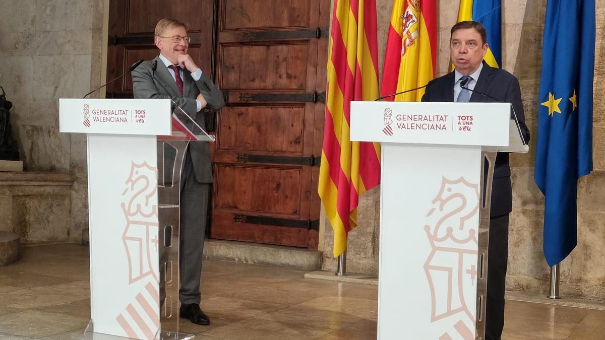 El ministro de Agricultura, Luis Planas, (d), junto al president de la Generalitat, Ximo Puig