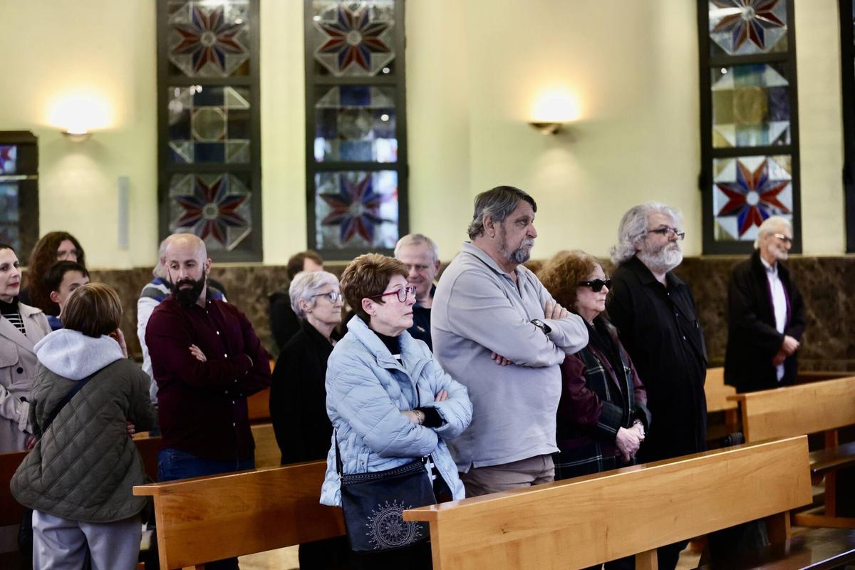 La familia durante la despedida.