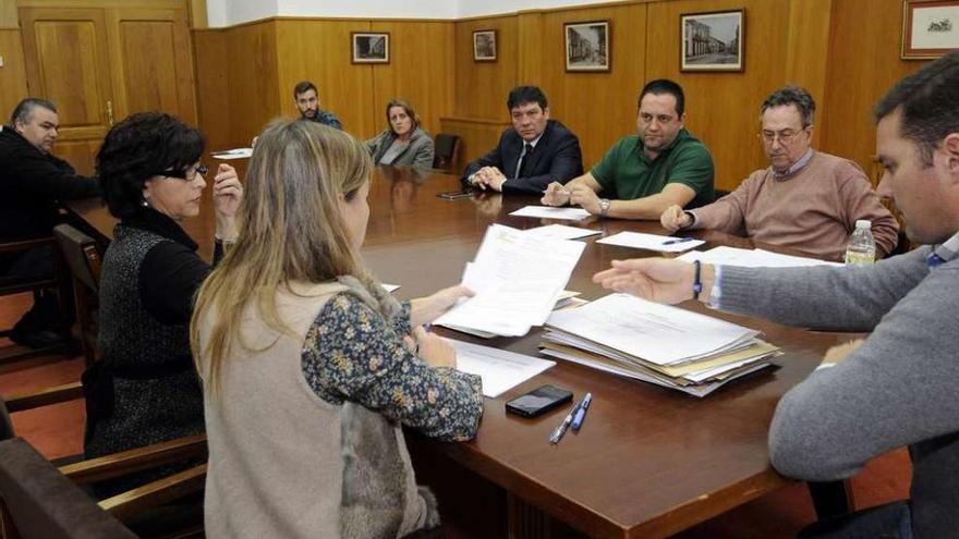 Las plicas del contrato de urbanización de A Baiuca se abrieron en un acto público. // Bernabé / Javier Lalín