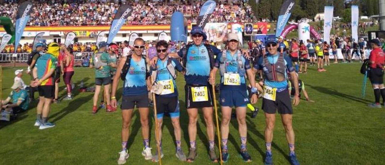 Los integrantes del GTR-Galaico Trail Run antes de tomar la salida en los 101 kilómetros de la Legión en Ronda.