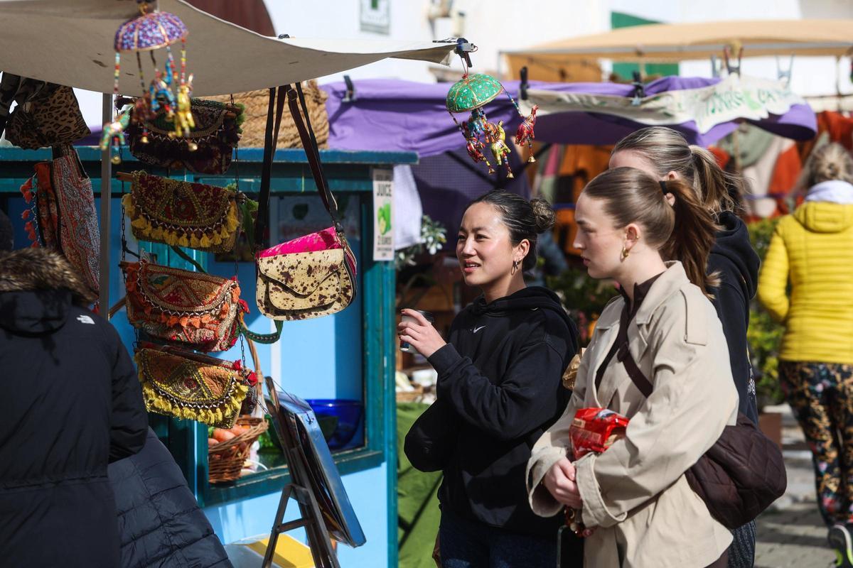 Un recorrido de domingo por el mercadillo de Sant Joan