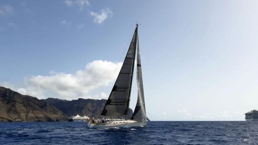 La Regata Canarias-Madeira se disputa con veinte barcos