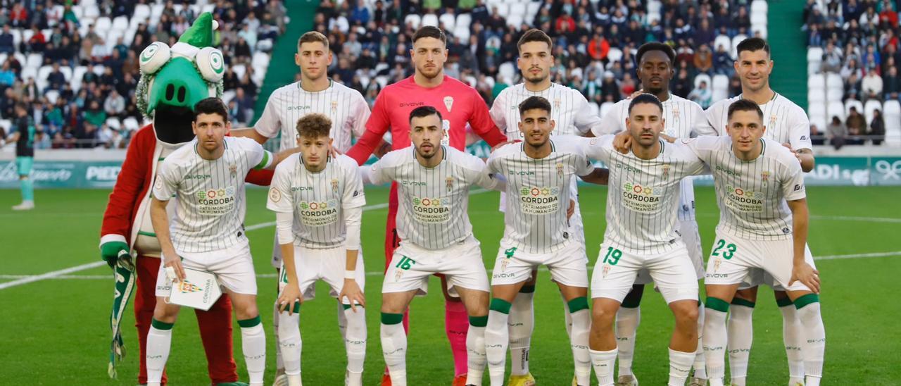 Equipo titular del Córdoba CF que saltó a El Arcángel para enfrentarse al Mérida, este sábado.