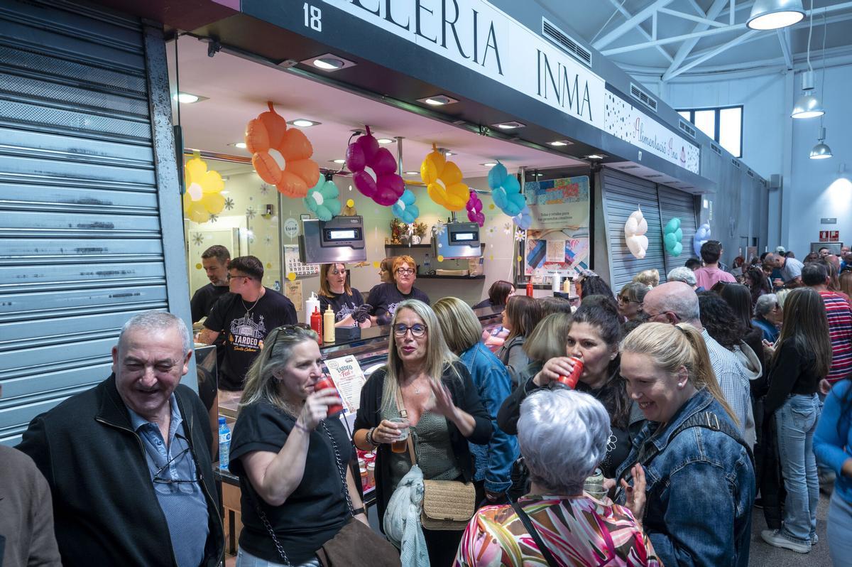 Primer tardeo en el Mercat Sagarra de Santa Coloma de Gramanet. Los organizadores confirman que habrá segunda edición. Ya están evaluando cuándo será la siguiente fecha.