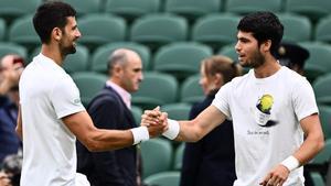 Alcaraz y Djokovic durante Wimbledon 2023