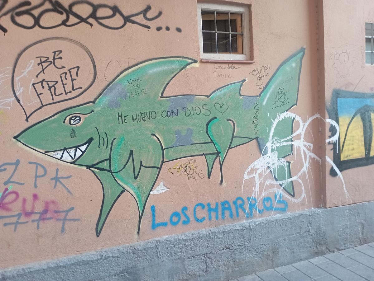 Uno de los tramos vandalizados de la calle Marqués de Valdecañas, en mayo.