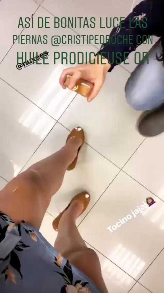 Cristina Pedroche utiliza el aceite 'Huile Prodigieuse Or' de Nuxe para presumir de piernas