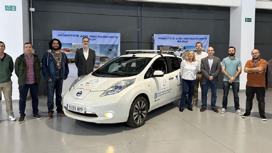 Prueban un vehículo autónomo conectado desarrollado por una empresa de Málaga