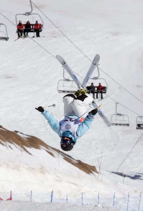 Campionat del món de surf de neu, freestyle i acrobàtic, a l'estació granadina de Sierra Nevada.