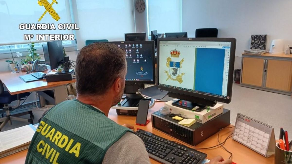 Los mensajes los difundía en sus redes sociales