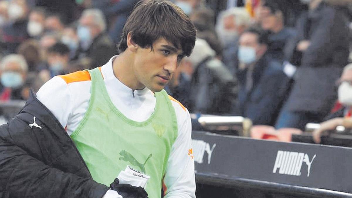 Jesús Vázquez, en el banquillo del Valencia CF esperando su oportunidad