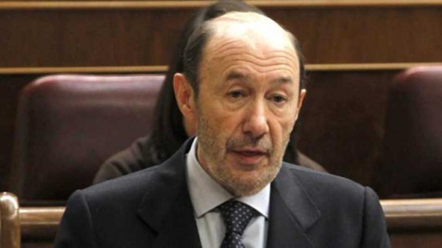 Rubalcaba defiende a Blanco