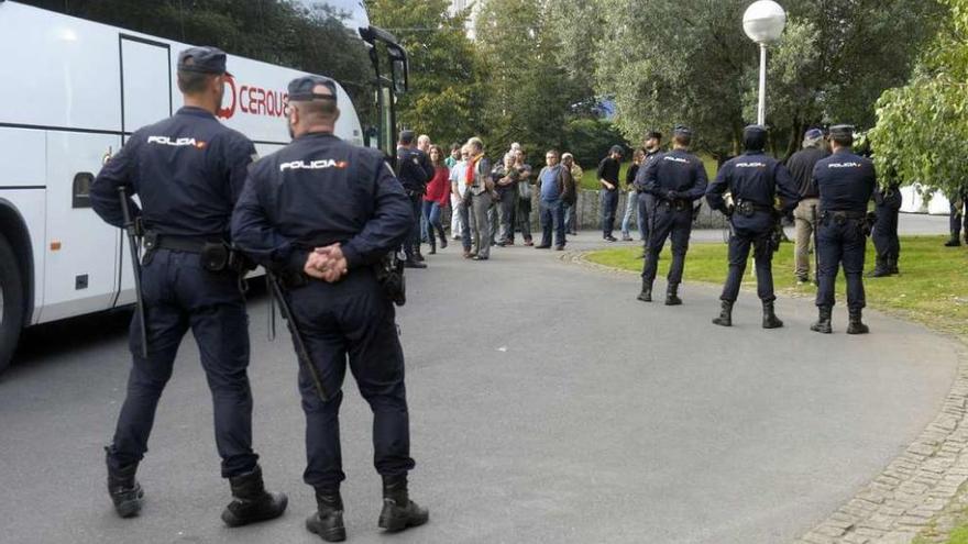 Agentes de la Policía Nacional en la ciudad en un operativo para controlar una manifestación.