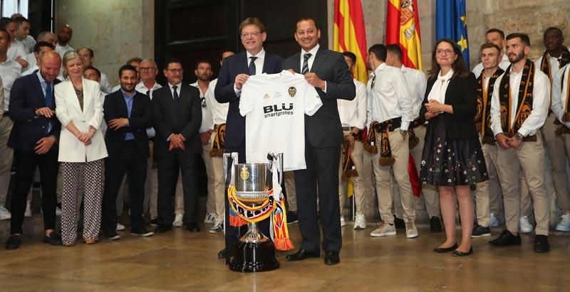 Así han sido las celebraciones del Valencia CF en la Basílica, Generalitat y ayuntamiento