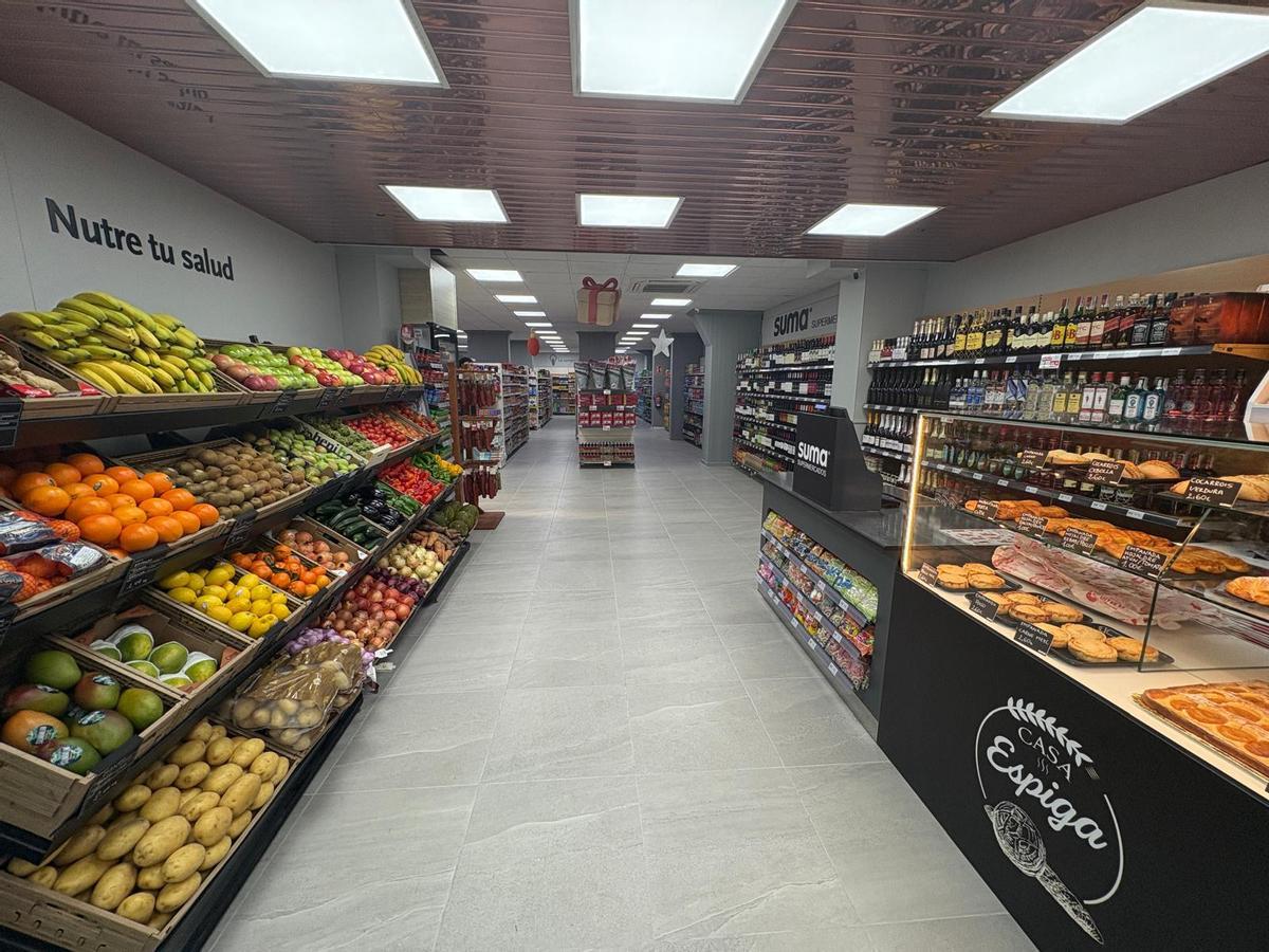 El nuevo supermercado cuenta con panadería con horno propio y una amplia oferta de frescos