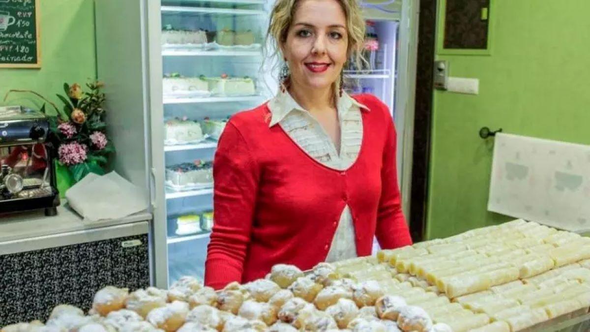 Noelia, en la pastelería.