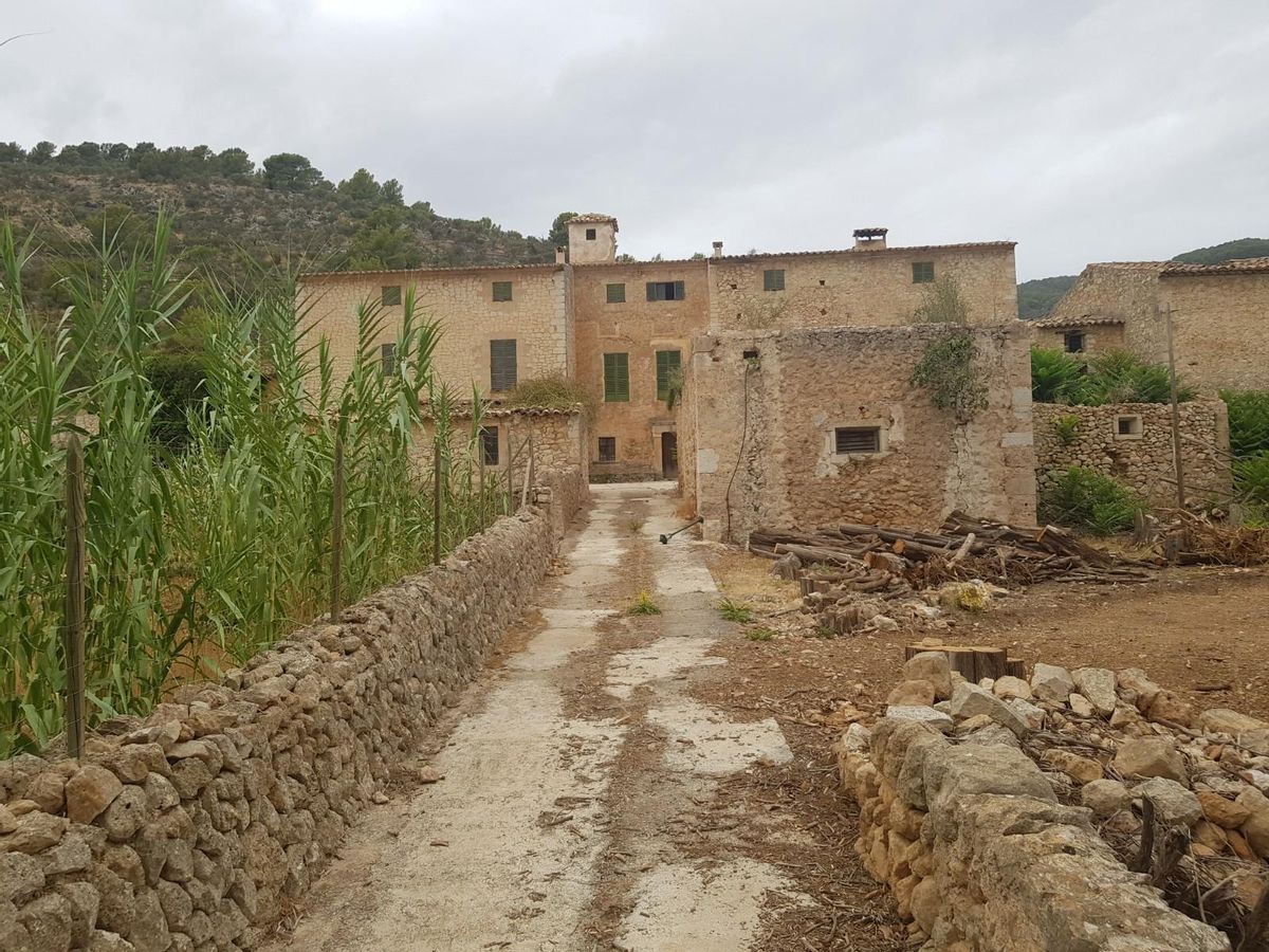 Vista actual de la fachada y de los jardines.