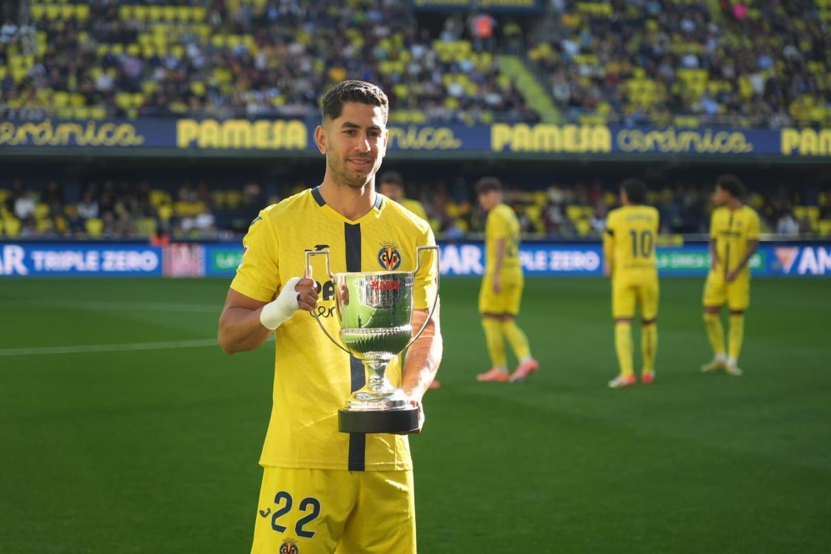 Ayoze Pérez recibió el premio Zarra de la temporada 24/25